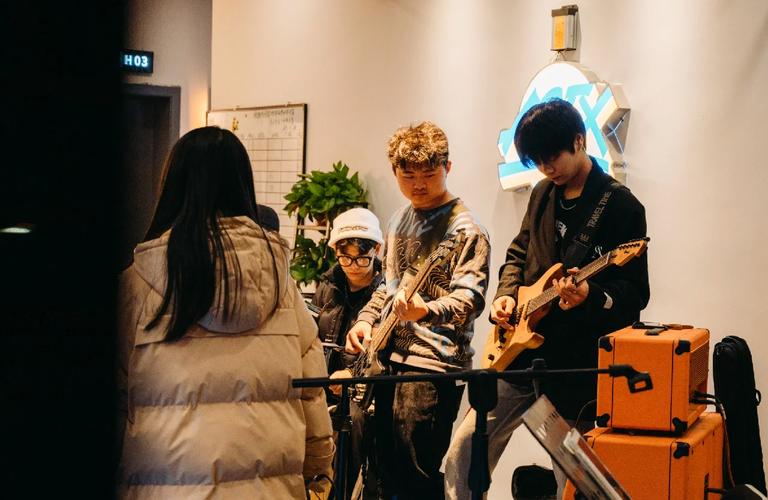 Kiin Rambo 点燃了营地，四名 Dplus KIA 玩家贡献了 0-16。 Generation Gaming 在 24 分钟内赢得了第一场比赛。