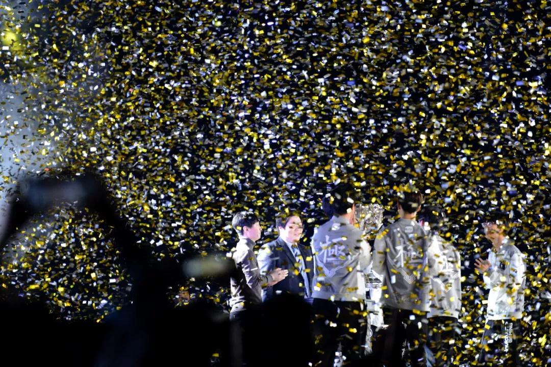 LPL 官方年度回顾： Xiaohu 的“手势舞”， Danny 的第二名，BLG遗憾成为亚军